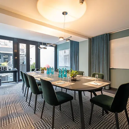 Hotell The Midtown 4*