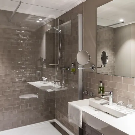 The Midtown מלון קלן